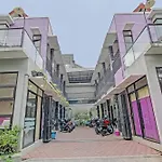 Super Oyo 91202 Family Guest House Syariah