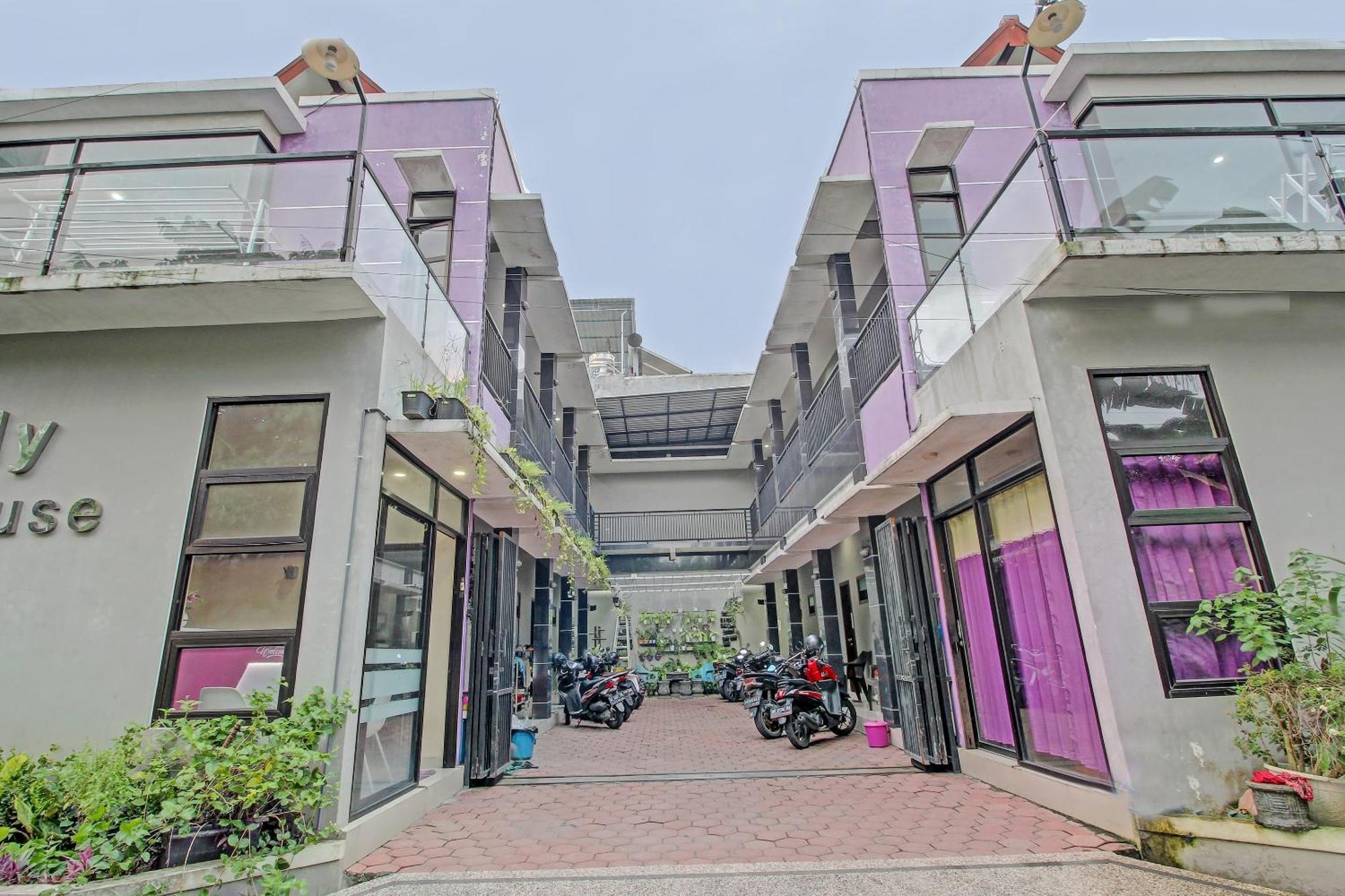 Hotel Super Oyo 91202 Family Syariah 2*