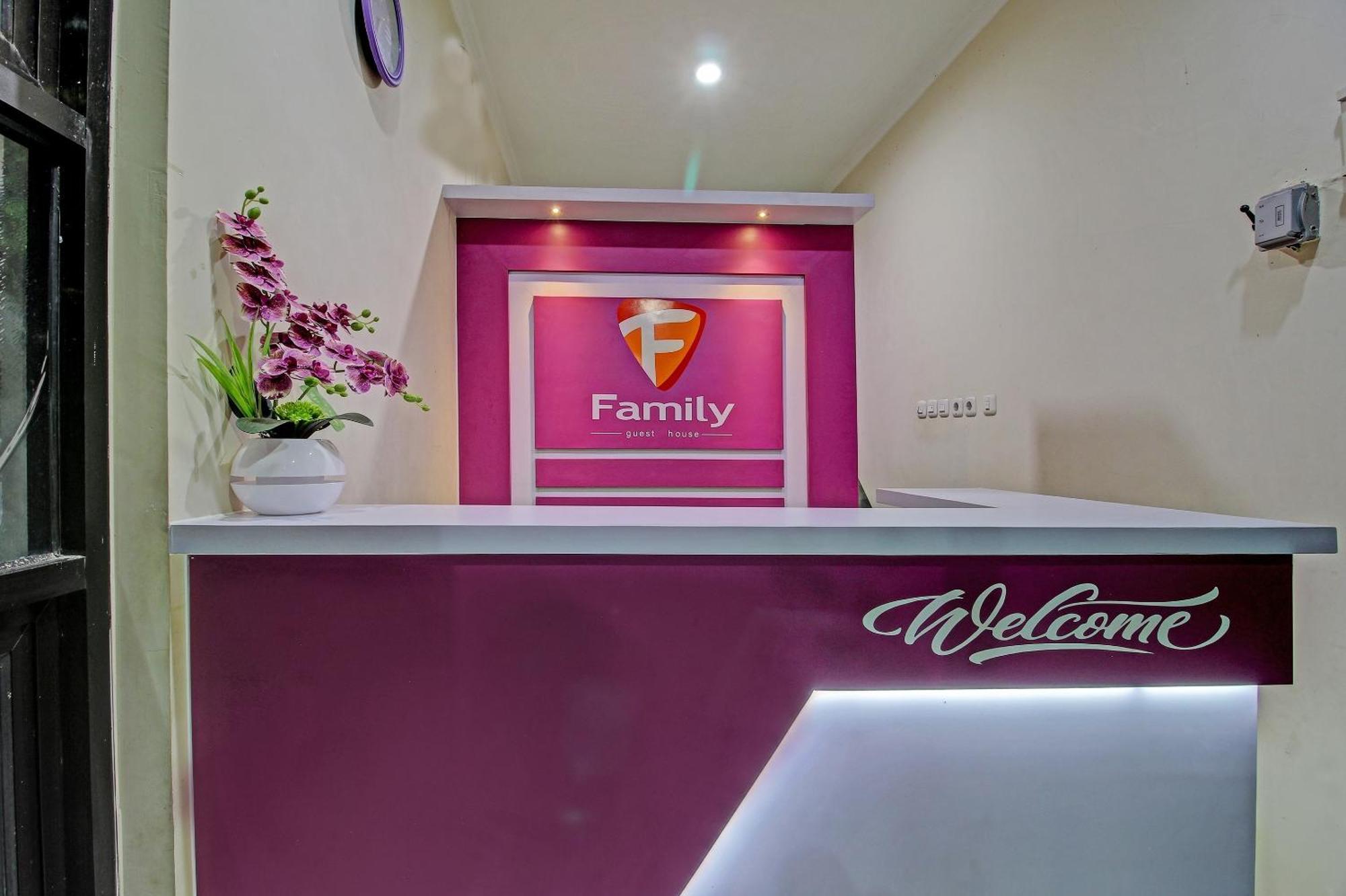 Super Oyo 91202 Family Syariah Hotel 2*
